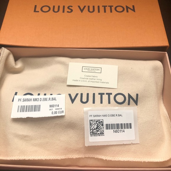 Authentic LV Sarah Wallet - Picture 2 of 8